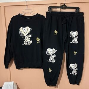 Peanuts Black Sweatshirt and Sweatpants Set with Snoopy Design
